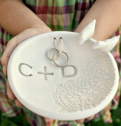 用粘土DIY制作雅致漂亮的婚礼戒指托盘步骤图解