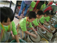 走进儿童陶艺世界注重培养孩子自己动手能力