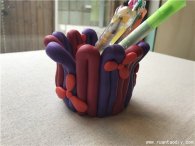 适合小朋友制作的手工制作教程—软陶花瓣笔筒