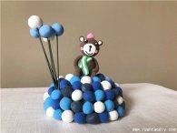 陶艺手工DIY店粘土作品坐在气球上的小熊