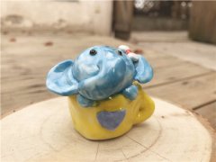 陶艺手工店陶瓷作品可爱的蓝色小象