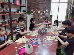           手工陶艺DIY店暑假粘土手工课程分享